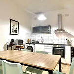 Nuevo! Acogedor 8pax 4bdr 2bth - Cozyhomesevilla4 Apartmán